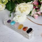 7 chakra set with selenite plate احجار الشاكرات السبعه مع السيلينيت